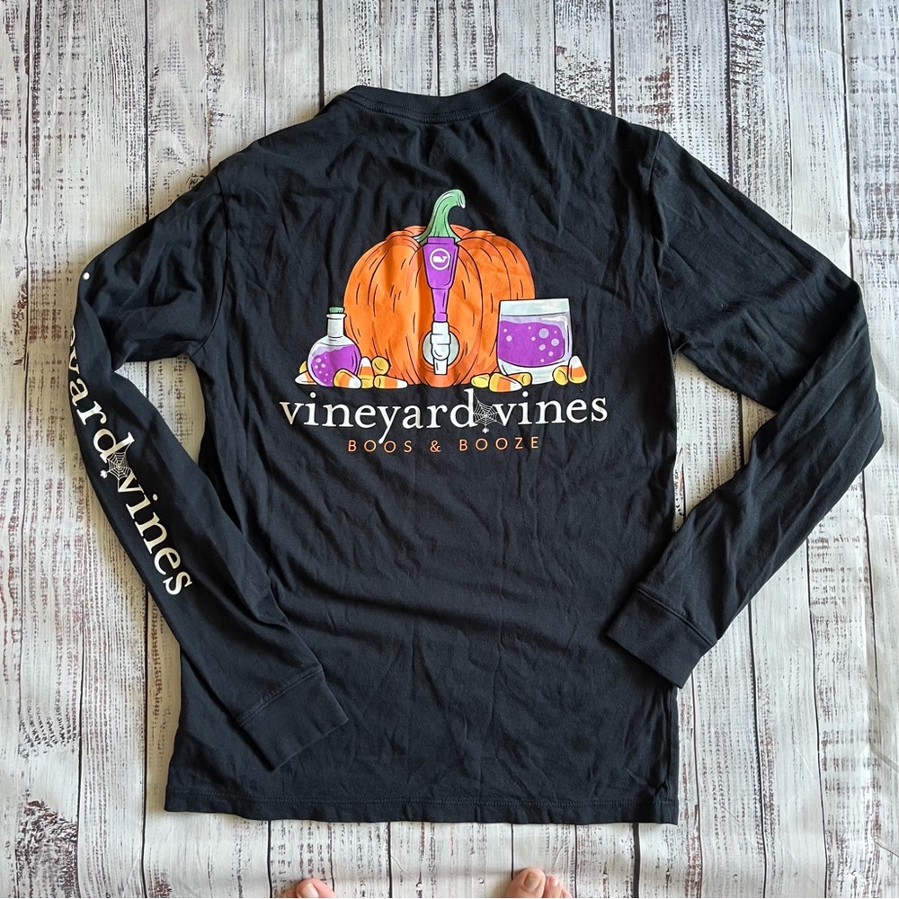Vineyard Vines Halloween boos & booze long sleeve pocket tee XS
